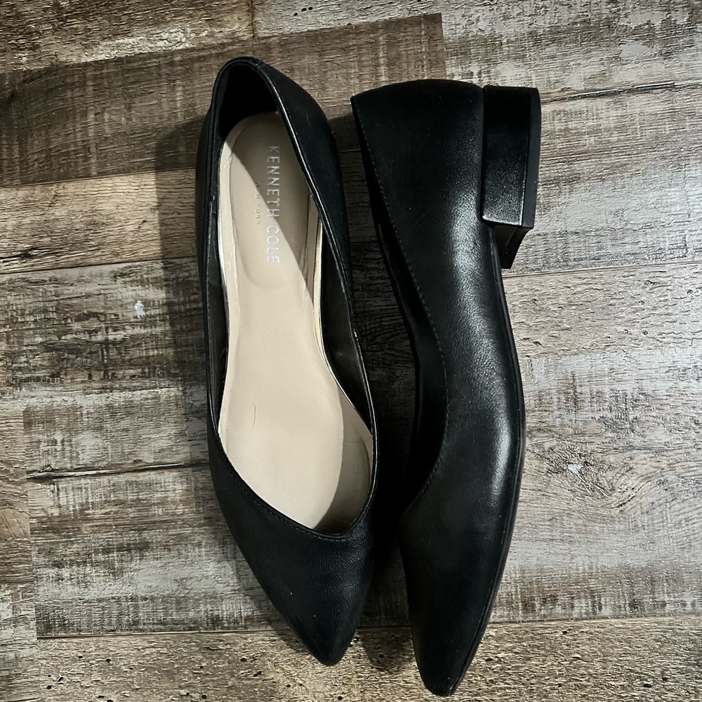 Kenneth Cole black pointed toe flats